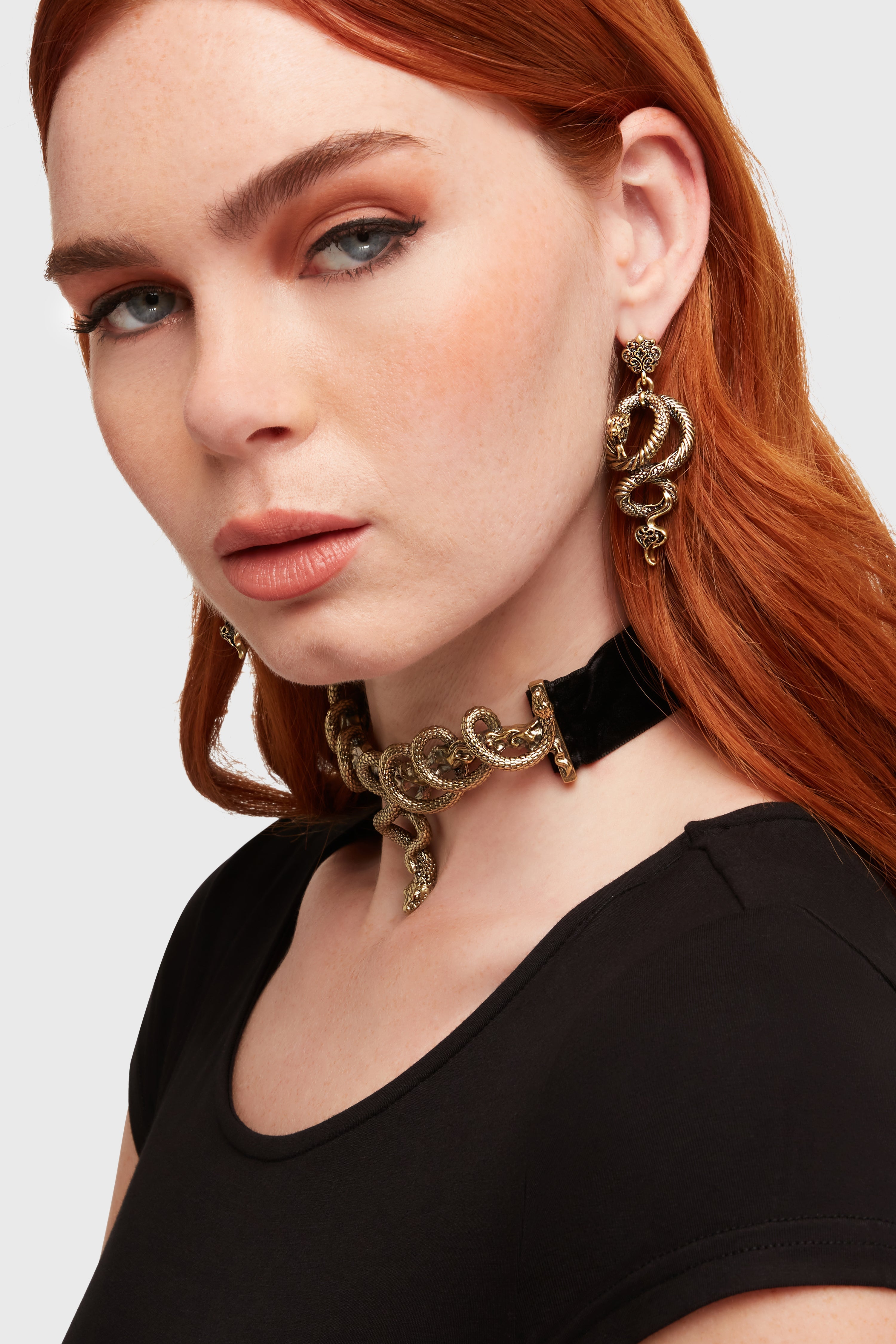 Deadly Coil Choker Gold